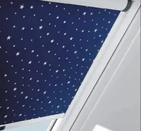 ROTO roleta zatemňující ZRV V62 námořní modrá s hvězdičkami, 74x98cm, bílé lišty